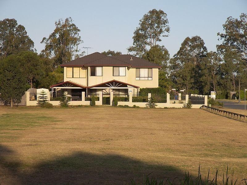 4 Haase Place, Bellbowrie QLD 4070